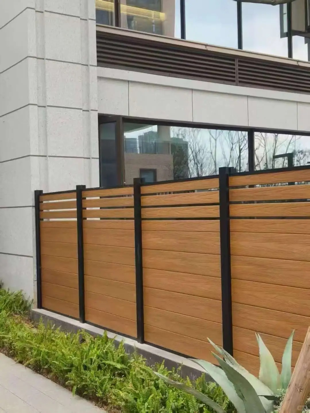 Composite vs Aluminum vs Vinyl Fence: Which Is Best for You?